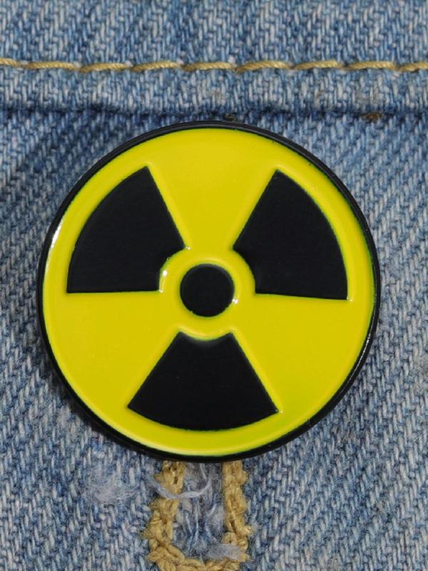 Unisex Radiation Symbol Design Round Shaped Brooch, Enamel Pin Suitable for Backpacks, Jeans, Scarves, Hats Decoration Fixed Buckle, Casual Alloy Accessory for Men & Women