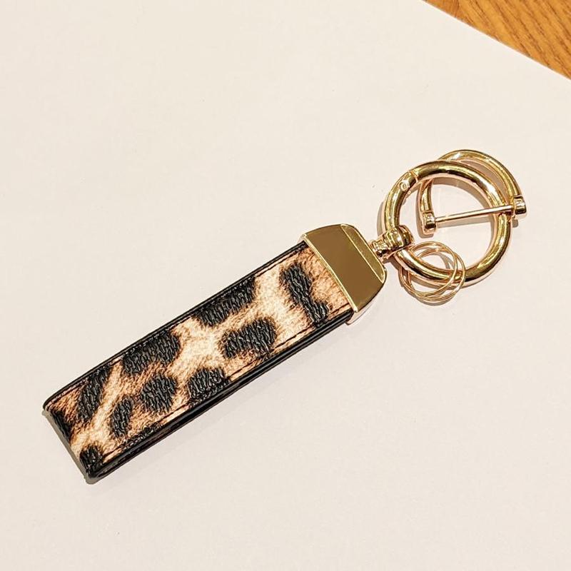 Leopard-Print Car Keychain, Anti-lost D-ring Keychain, Fashionable PU Leather Key Ring for Women and Men, Car Interior Accessories