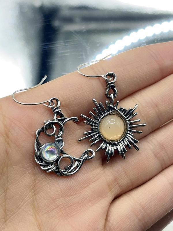 1 Pair Women's Boho Vintage Asymmetrical Sun & Moon Dangle Earrings, Elegant Trendy Dangle Earrings with Artificial Gemstone, Fashionable Jewelry for Women & Girls