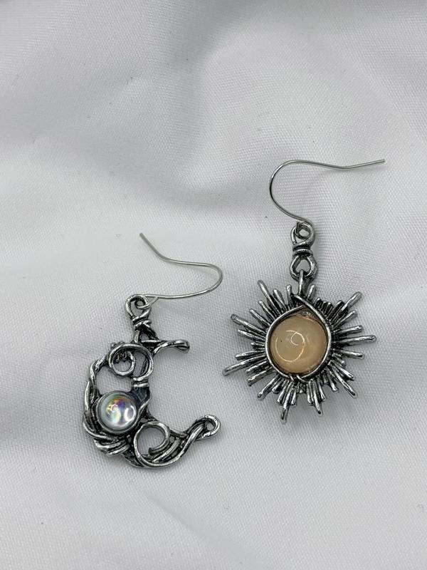 1 Pair Women's Boho Vintage Asymmetrical Sun & Moon Dangle Earrings, Elegant Trendy Dangle Earrings with Artificial Gemstone, Fashionable Jewelry for Women & Girls