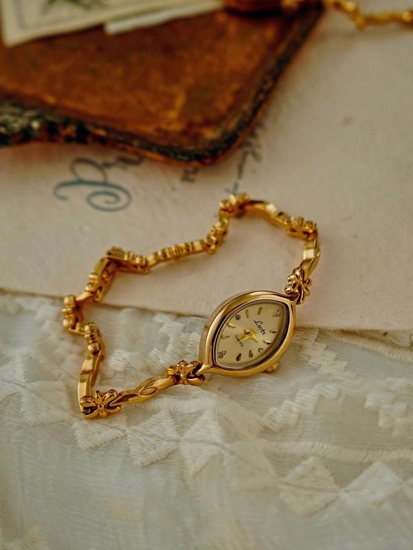 New French Vintage Gold Small Dial Fashion Watch for Women - Waterproof Quartz