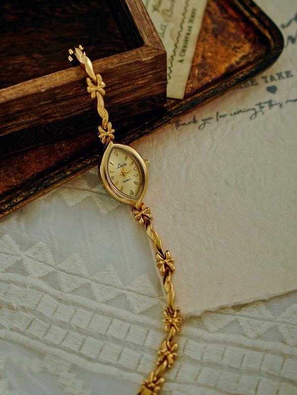 New French Vintage Gold Small Dial Fashion Watch for Women - Waterproof Quartz