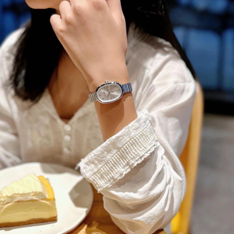 Women's Retro Luxury Fashion Simple Elegant Quartz Watch